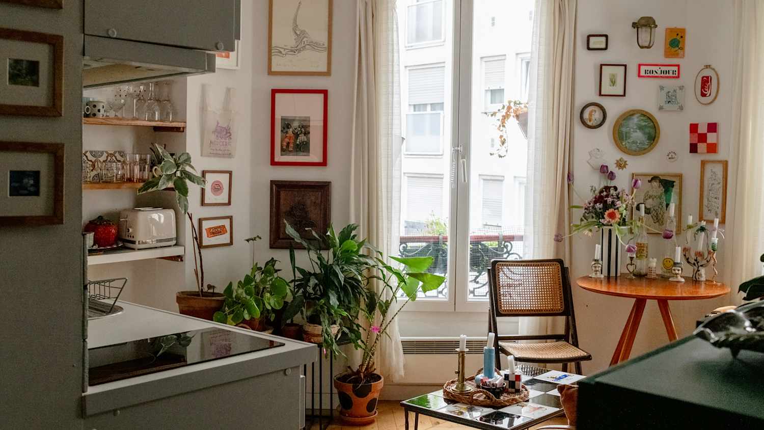tours-paris-sara-w-lead
